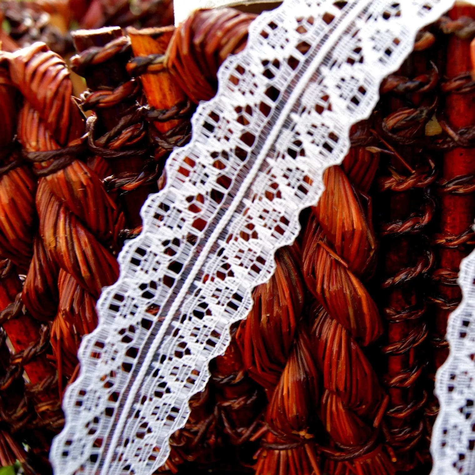 Pure White Symetrical Galloon Lace Trim 1¼" wide