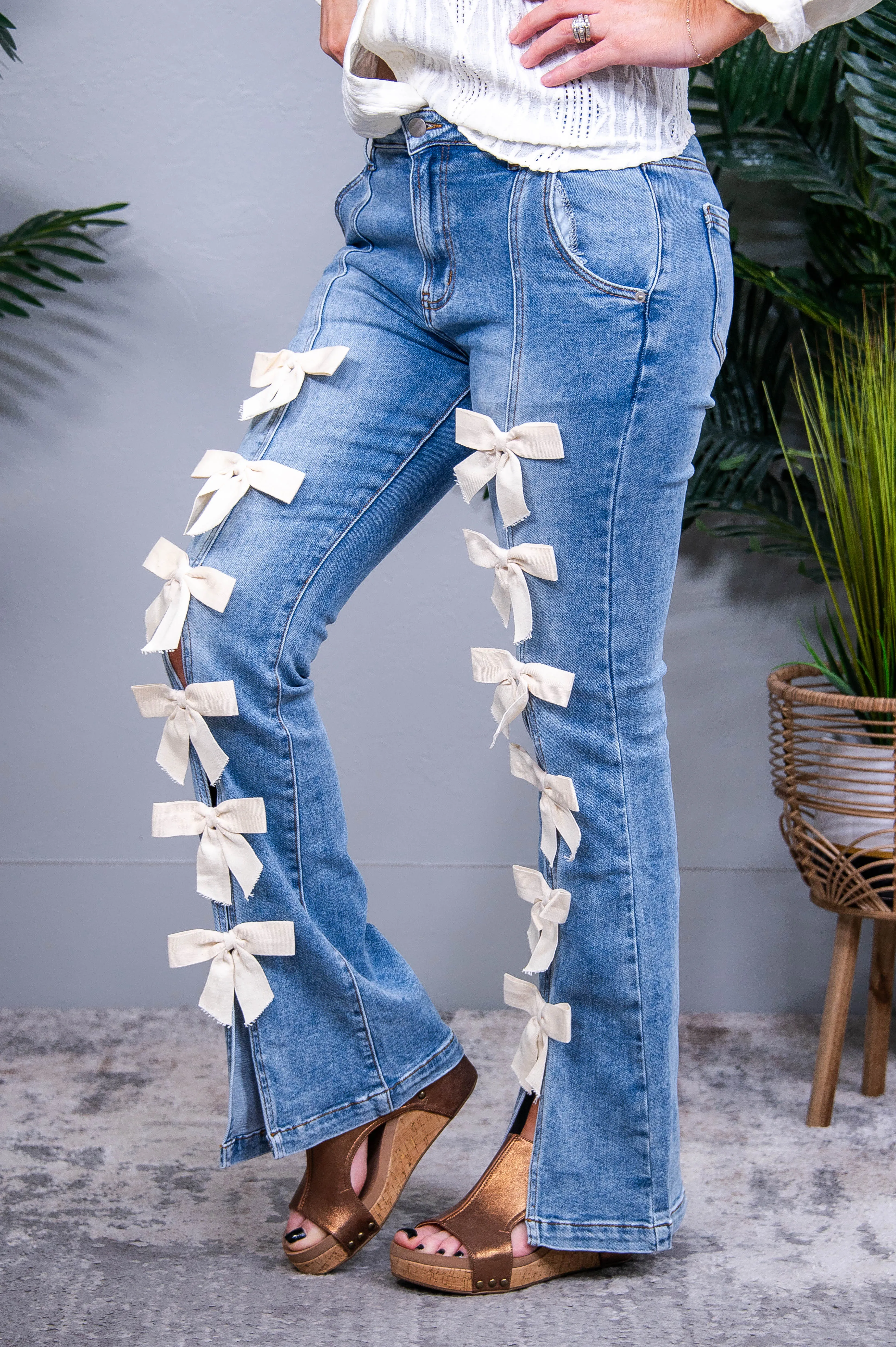 Put A Bow On It Medium Denim/Off White Bow Jeans - K1283DN