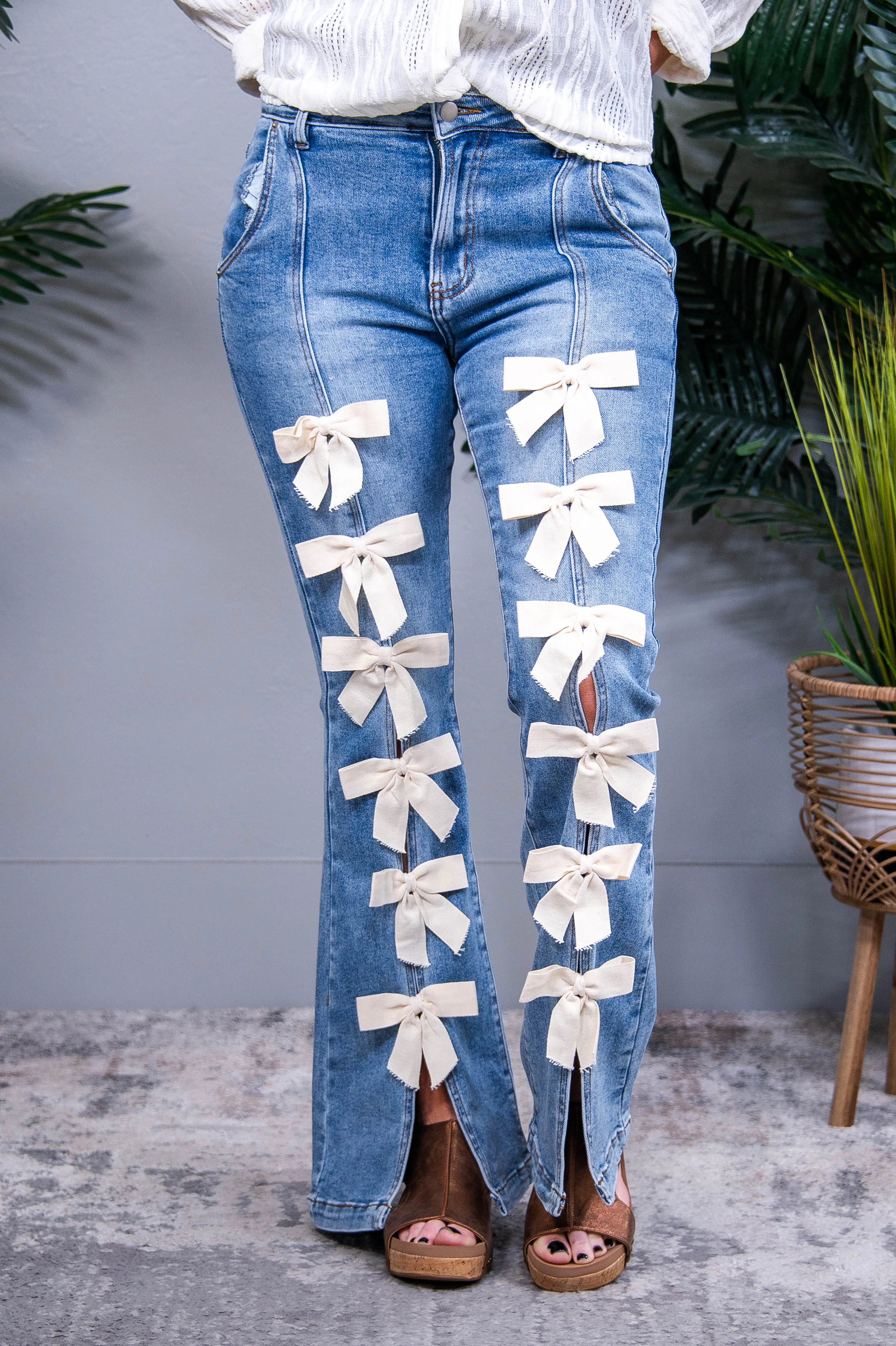 Put A Bow On It Medium Denim/Off White Bow Jeans - K1283DN