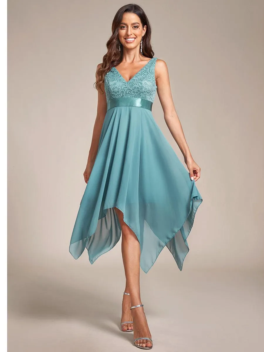 Robe mariage invitée en dentelle à col en V mi-longue fluide