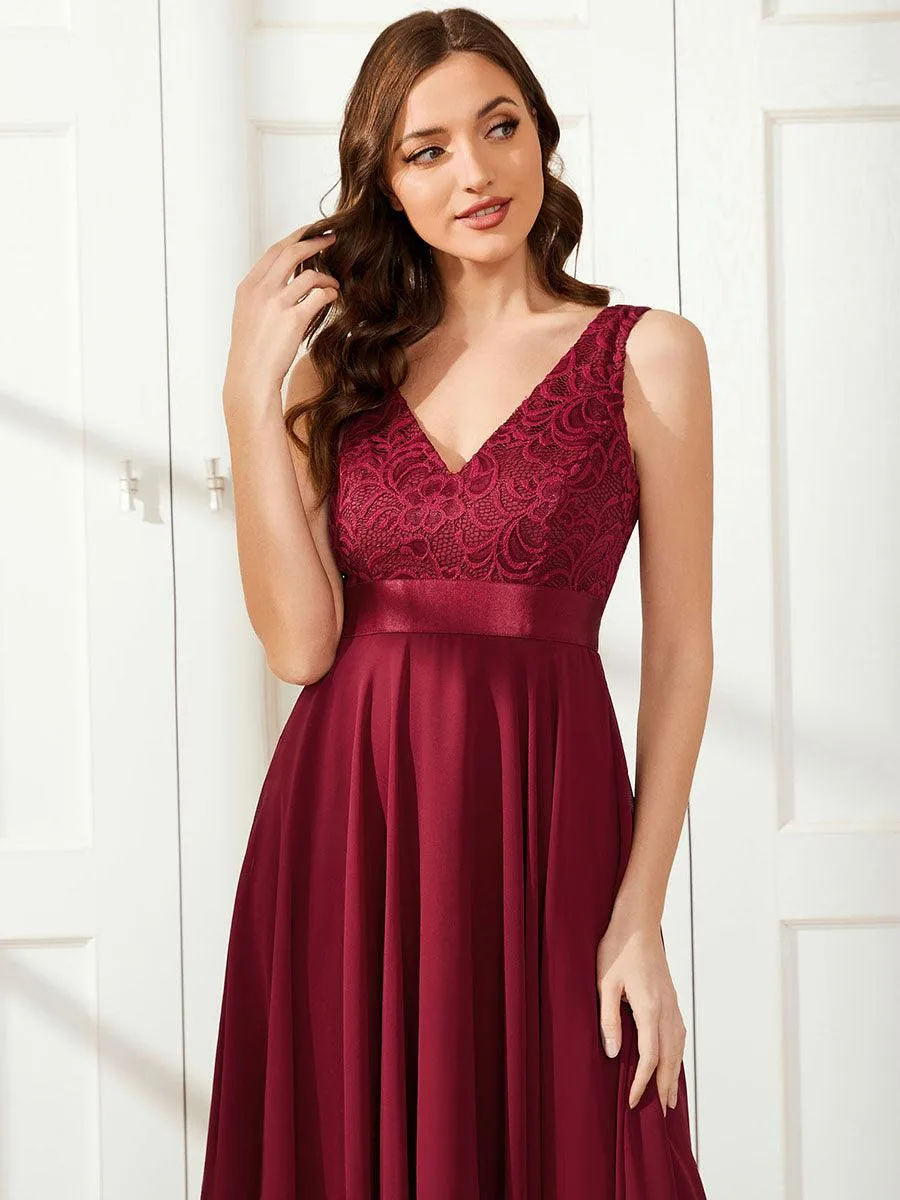 Robe mariage invitée en dentelle à col en V mi-longue fluide