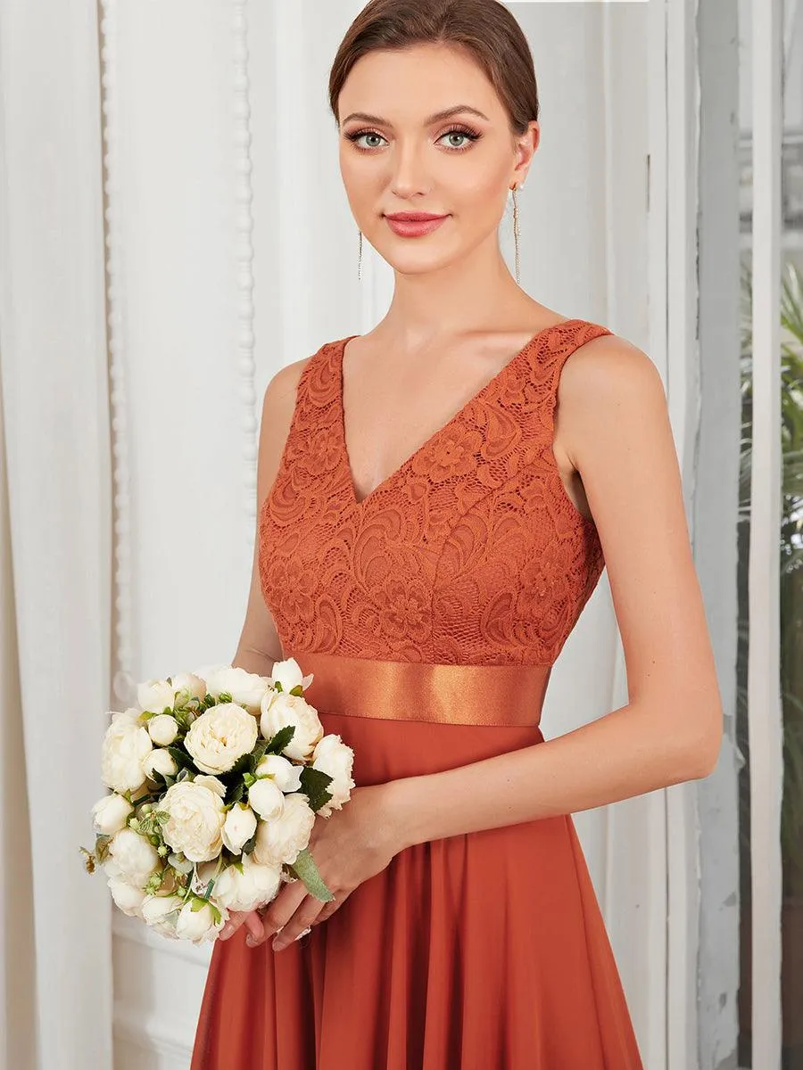 Robe mariage invitée en dentelle à col en V mi-longue fluide