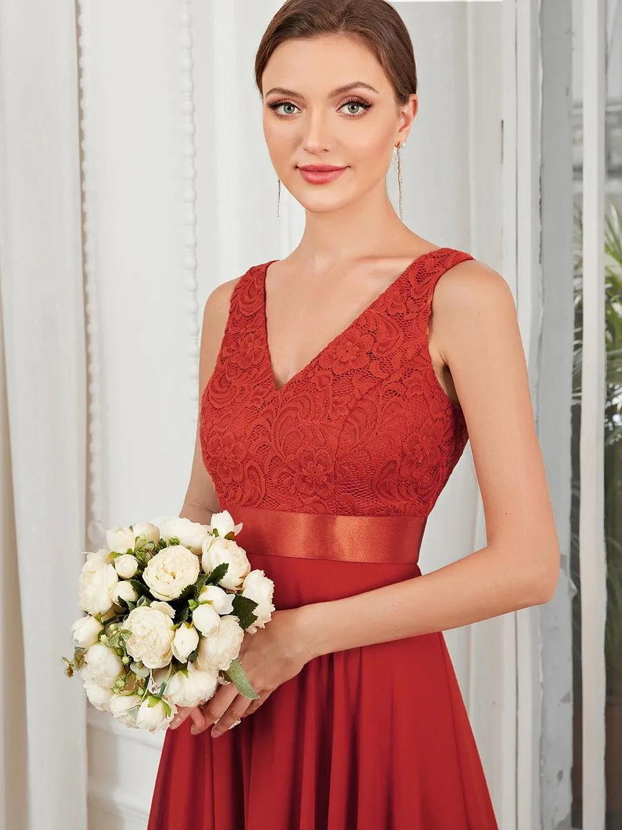 Robe mariage invitée en dentelle à col en V mi-longue fluide