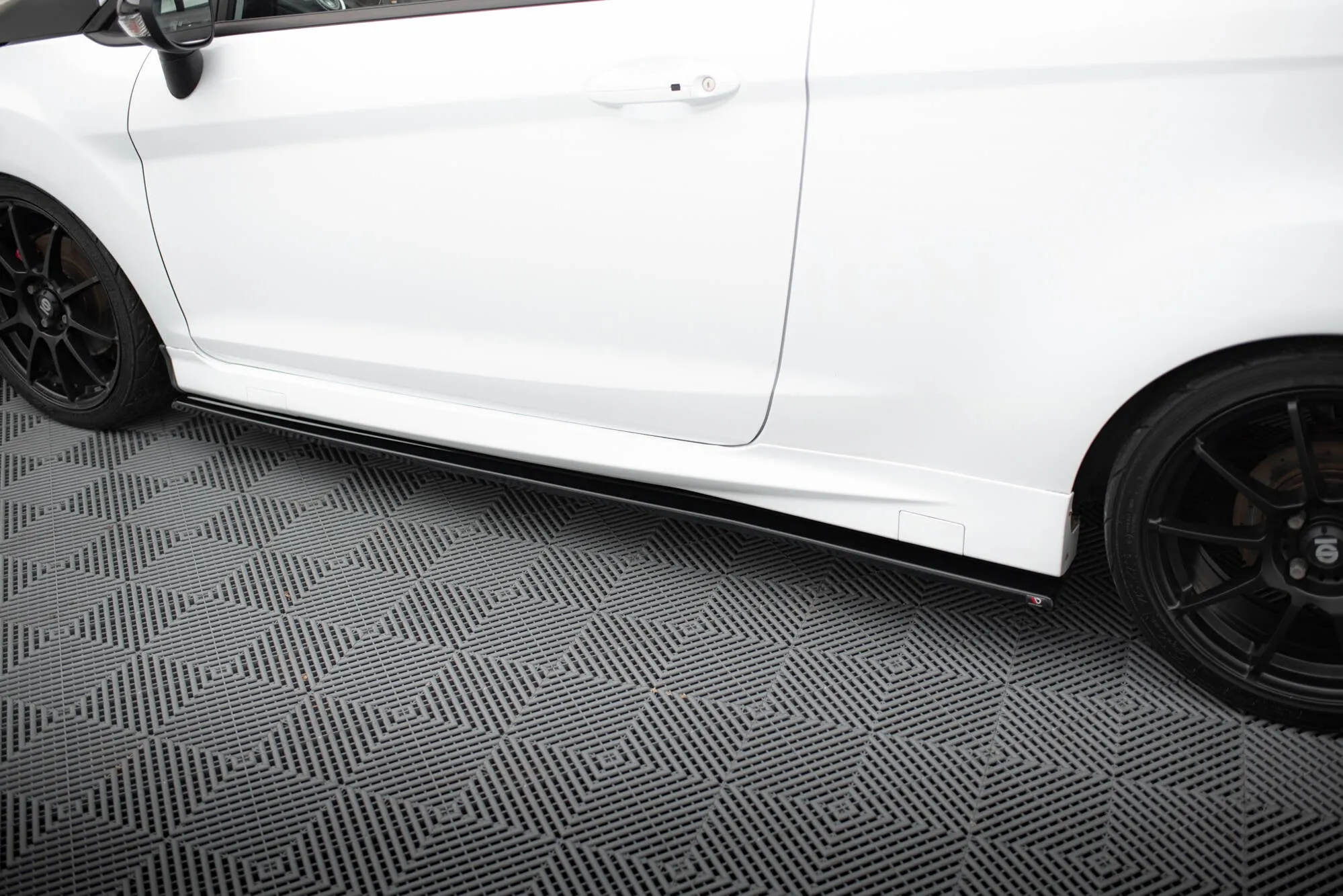 Side Skirts Diffusers Ford Fiesta ST / ST-Line Mk7 / Mk7 FL