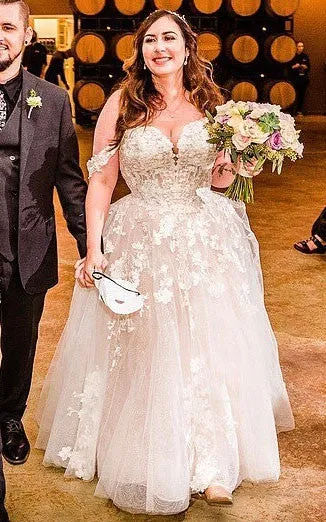 Sweetheart Neckline A-Line Lace Sexy Country Wedding Dress With Appliques-716584