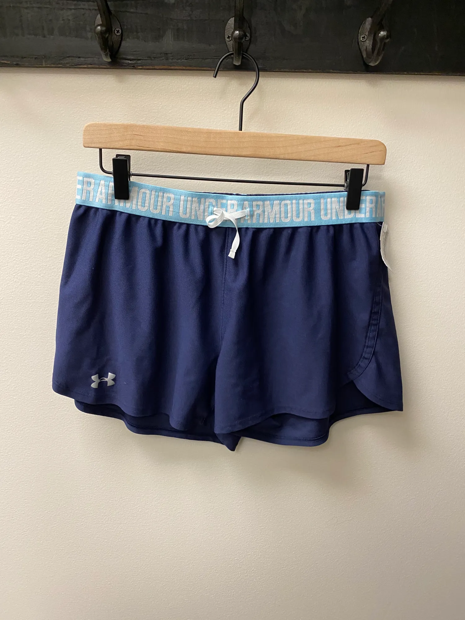 Under Armour Athletic Shorts Size Medium