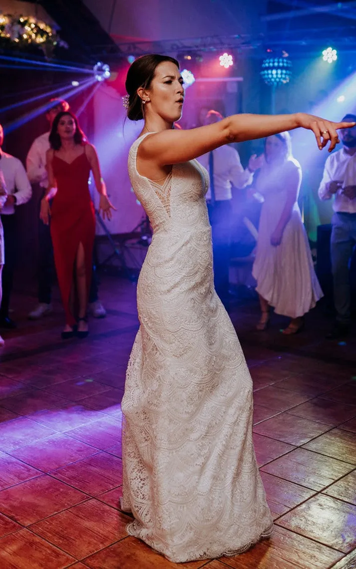 V-neck Sheath Lace Vintage Wedding Dress Floor-length Sleeveless-716594