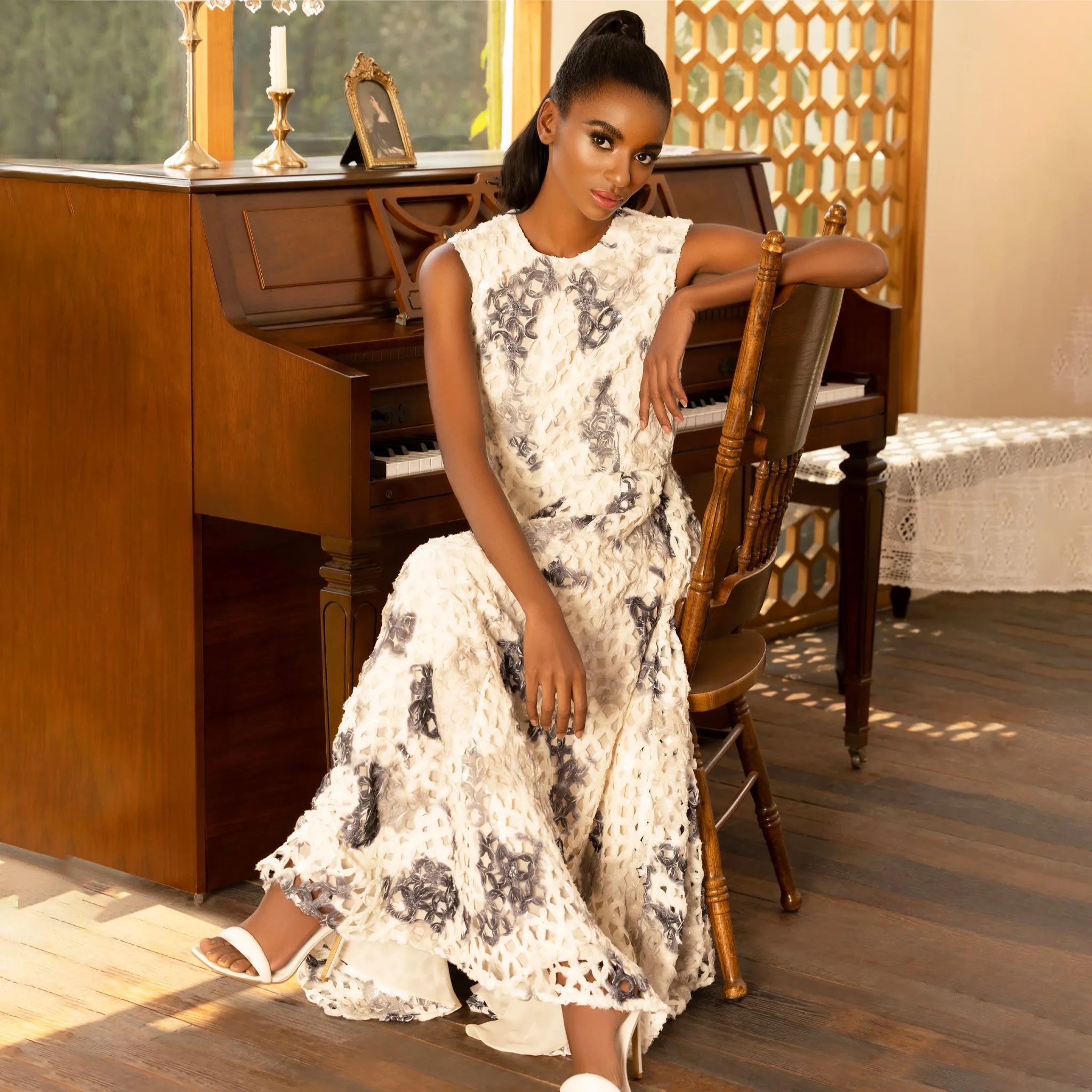 Victoria sleeveless midi Dress