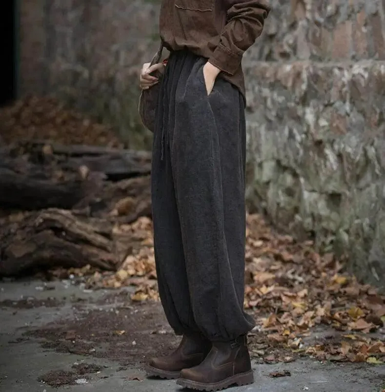 Vintage-inspired Linen Carrot Pants for Modern Women