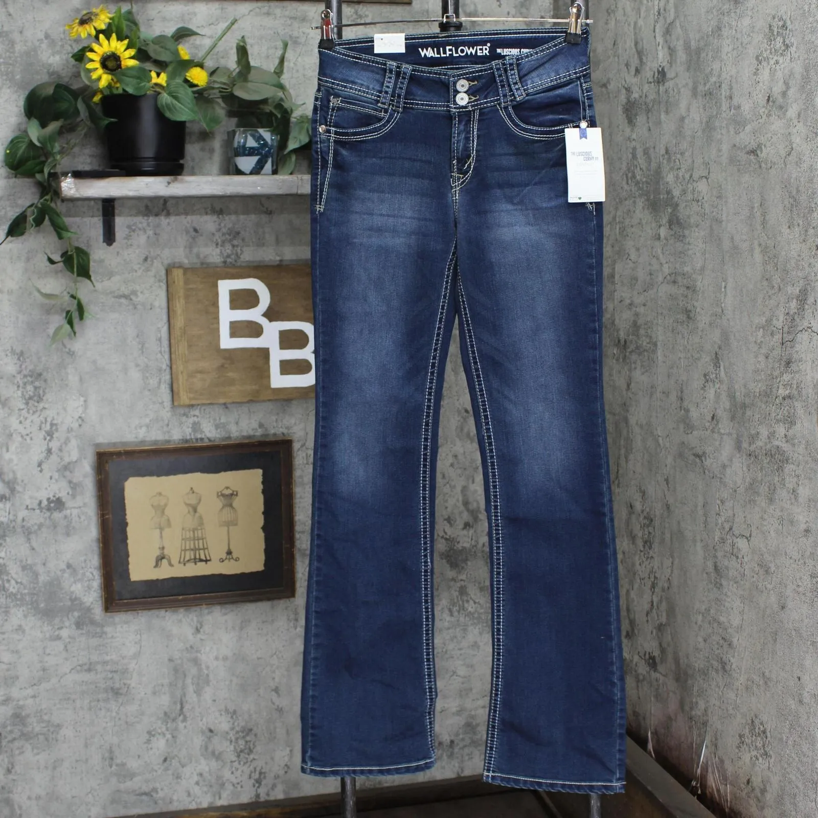 Wallflower Women's Luscious Curvy Bootcut Mid-Rise Insta Juniors Jeans