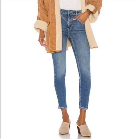 💚We the Free Riley yoke seam jeans